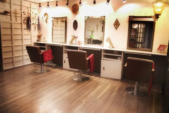 ROI with monica（ロワ ウィズ モニカ）