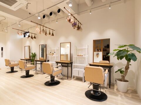 ainee（アイニー）