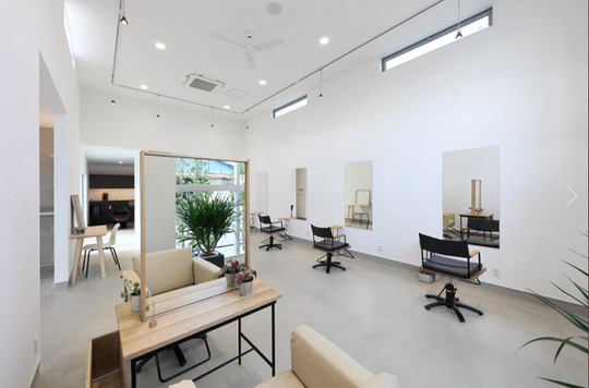 【韮川】◆月8日休み・土日休みも月1日程度相談可能・マツエクも学べる環境◆土日の希望休や長期休みもあり、お休み充実！選べる雇用形態で長く安心して働けるサロン「Luz（ラズ）」からスタイリスト（美容師）の求人☆★