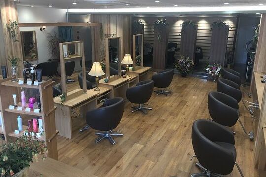 【東向日】≪月給22万円≫≪月6〜10日休みの選択制≫≪社会保険完備≫充実した福利厚生のサロン！入客シャンスあり！スタッフさんのために全店舗YUMEシャンプー台！社内イベントも多数で楽しく働けます◎地域密着型のサロン！「Polish 東向日店（ポリッシュ ヒガシムコウテン）」からスタイリスト（美容師）の求人☆★☆