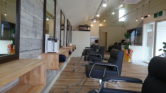 【円座町】≪日曜休みあり・社会保険完備・選べるお休み日数・育休産休実績あり・ブランクOK・予約を切って休憩取得可能≫業界トップクラスの福利厚生！自分の時間も大切にしながらメリハリをつけて活躍できるサロン「wish hair 円座店（ウイッシュヘアーエンザテン）」からアシスタント（美容師）の求人☆★