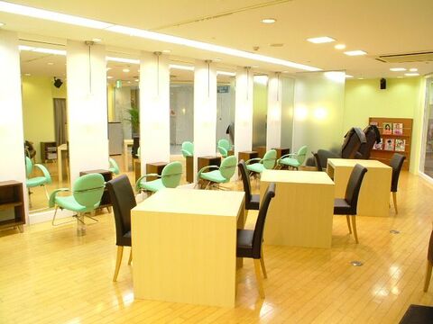 【市川駅】◆完全週休2日制・営業中のレッスンOK・2年以内にデビュー可能・20時迄に退勤可能◆充実の教育体制で、安心してスタイリストデビューが出来ます。風通しの良さも魅力「Ki-anty 市川店（キアンティイチカワテン）」アシスタント（美容師）の求人★☆