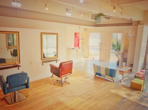 【守山駅】≪月8日休み≫≪社会保険完備≫≪日曜休みあり≫入客チャンスあり！プライベートも充実できて楽しく長く働けるサロン！「gloire jouer（グロワールジュエ）」からスタイリスト（美容師）の求人★☆