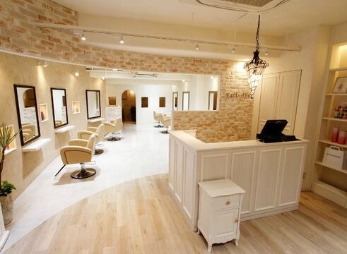 【武庫之荘】≪社会保険完備≫≪週休2日休み≫≪第3日曜日定休日≫≪入客チャンスあり≫スパにも力を入れている地域密着型アットホームサロン「Embellir（アンベリール）」からスタイリスト（美容師）の求人☆★☆