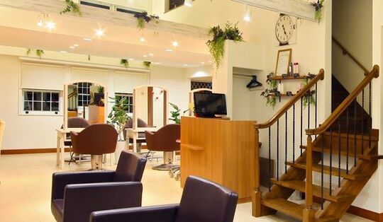 【王寺】≪完全週休二日制＆社会保険完備≫とっても面倒見の良いオーナーさんがしっかり教育してくれますよ！有名講師からのカット講習も受けられるチャンス有り！「Fairy hair（フェアリーヘアー）」からアシスタント（美容師）の求人☆★☆