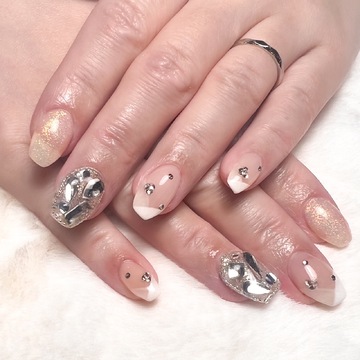 EMA NAIL and atelier 天満橋店（エマ ネイル アンド アトリエ テンマバシテン）