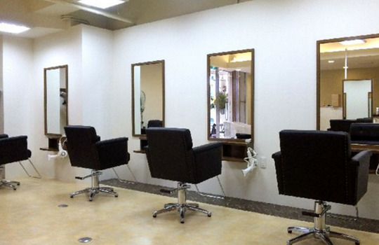 【小倉】≪3ヶ月に1度ボーナスあり≫店舗展開するファミリー層に人気のヘアサロン☆少人数制で地域密着&楽しくノビノビ働ける環境☆独立支援あり！hairs BERRY 小倉店（ヘアーズベリーオグラテン）からスタイリスト（美容師）の求人★☆