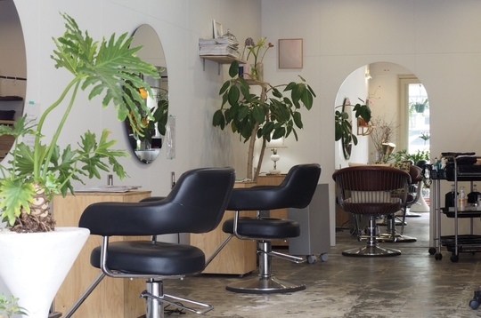 【本町】≪毎週日曜定休日・社会保険完備・完全週休2日制・駐車場完備≫プライベートも充実できる環境です！！少人数制のためお客様と向き合った施術ができるヘアサロン「highland.（ハイランド）」からスタイリスト（美容師）の求人★☆