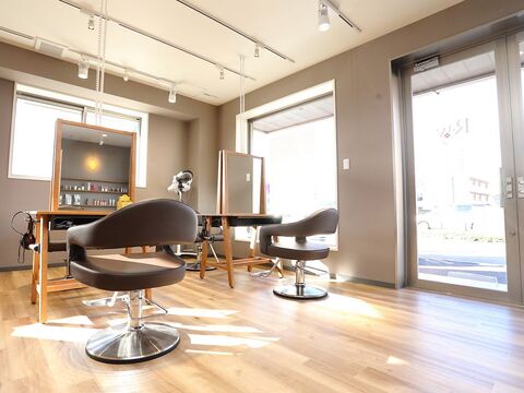 【万博記念公園】≪産休育休実績あり≫≪社会保険完備≫≪完全週休2日制≫働きやすさ重視！プライベートと両立しながら働ける環境！「 Ray 万博記念公園店（レイバンパクキネンコウエンテン）」からスタイリスト（美容師）の求人★☆