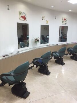 Louis 美容室（ルイ ビヨウシツ）