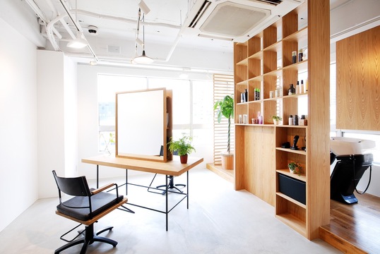 17 HAIRMAKE&NAIL（イーナ ヘアメイクアンドネイル）