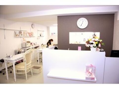 【博多駅前】≪社会保険完備・実働8時間・売上ノルマなし≫あなたのライフスタイルに合わせて勤務時間や休日数の選択OK！プライベートとお仕事の両立ができるトータルビューティーサロン「Pritia 博多店（プリティアハカタテン）」からアイリスト（まつげエクステ・まつげパーマ・アイブロウ）の求人☆☆