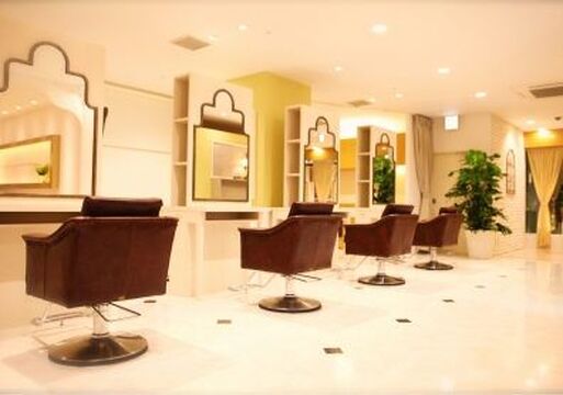 【名古屋駅】≪20時までに退勤可能≫≪最低保障あり≫≪入客チャンスあり≫委託が初めてでも安心のサポート体制！ガッツリ稼ぎたい方にも、マイペースに稼ぎたい方にもオススメのサロン「HAIRLOGY AVEDA 名駅（ヘアロジーアヴェダメイエキ）」からスタイリスト（美容師）の求人☆★