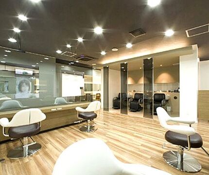 【拝島】≪16時までの勤務OK≫≪社会保険完備≫1日4時間〜、週3日〜の勤務で相談可能！ブランクのある方や主婦の方でも安心して働いてもらえる環境を整えてお待ちしております！「SUGIMOTO 拝島店（スギモトハイジマテン）」からスタイリスト（美容師）の求人☆★