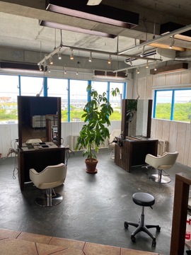 【石垣島】≪実働8時間・営業時間は18時迄・完全週休2日制・毎週日曜日と月曜日が定休日・選べる働き方≫安心して長く勤務できる環境で子育て中のママさんも活躍中！！心地の良い空間が定評のヘアサロン「Re-ty Hair and Make（リティヘアーアンドメイク）」からスタイリスト（美容師）の求人☆★