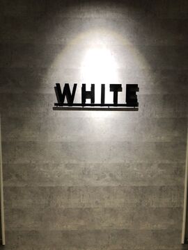 _WHITE 札幌大通店（アンダーバーホワイト サッポロオオドオリテン）
