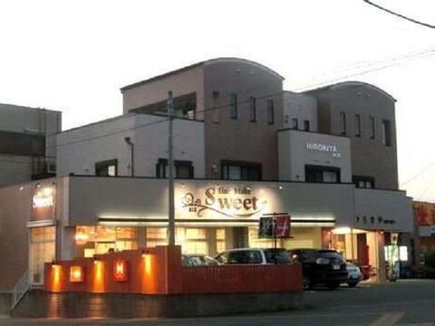 【八女】≪社会保険完備≫≪平均退勤時間19時≫≪デビューまで約2年！≫トータルビューティーサロンで様々な技術が学べます！！幅広く美容を楽しみたい方必見！ヘアサロン「Hair Make Sweet（ヘアメイクスウィート）」からアシスタント（美容師）の求人☆★☆