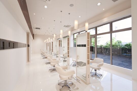 ICONIQ 長久手店（アイコニック ナガクテテン）