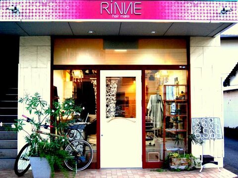【健軍校前】平均退勤時間19時頃！！営業中にレッスンを行い約1年半〜2年でスタイリストデビュー可能！！無理な予約のとり方をせずお客様と向き合い、素敵な笑顔を作る髪質改善が得意なヘアサロン「RINNE（リンネ）」からアシスタント（美容師）の求人☆☆