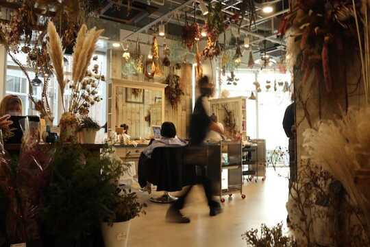 【千葉ニュータウン中央】≪社会保険完備・営業時間18時まで・土日祝休みOK・住宅手当あり・推し活OK・営業中レッスンOK・週1日～、16時までの勤務OK≫未経験・新卒生・通信生大歓迎！1人ひとりライフスタイルに合わせて働くことができる地域密着型のサロン「marichi flowers（マリーチフラワーズ）」からアシスタント（美容師）の求人☆★