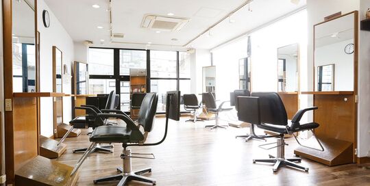 【吉祥寺】◆完全週休2日制・産休育休制度あり・着付けも学べる・社会保険完備◆サロンワーク以外の活動も盛んです！幅広い教育システムで多方面で活躍できる美容師を目指せる！「Claude MONET 吉祥寺店（クロードモネキチジョウジテン）」からアシスタント（美容師）の求人☆★