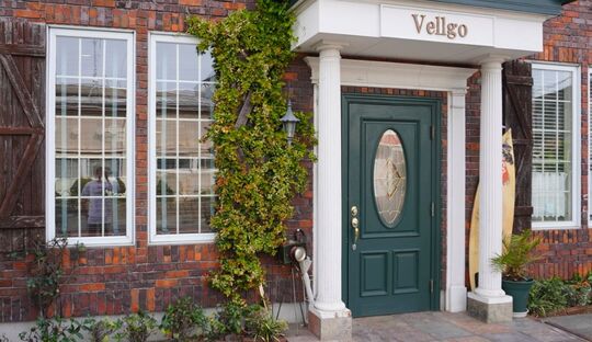 【羽ノ浦】≪月8日休み≫≪社会保険完備≫スタイルはラフ、接客はおもてなし。パーマに強い、「かっこいい」を創るメンズサロン！サーフィン好き大歓迎！「vellgo（ヴェルゴ）」から理容師（理容室）の求人★★