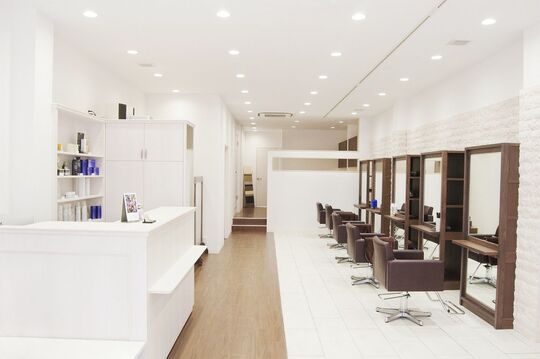 【大正】≪月8日休み＆営業内レッスンOK≫リフレッシュ休暇もあるので、プライベートと仕事のどちらも両立させられますよ！！頑張った分しっかり評価してもらえるサロンで一緒に頑張りませんか maison de Clair （メゾンドクレール）からアシスタント（美容師）の求人★☆