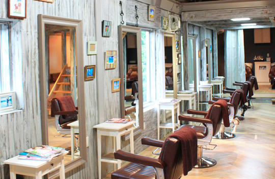 【山本】≪最短1年デビュー≫≪月給19万円〜≫≪社会保険完備≫≪ヘアメイクにも携われる≫海外のショーや芸能関係の依頼も多数！幅広い経験ができるサロンです！「nanana parena 宝塚店（ナナナパレナタカラヅカテン）」アシスタント（美容師）の求人☆★