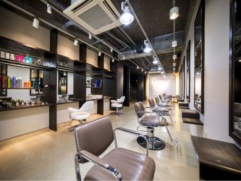 【井尻】≪社会保険完備・早期スタイリストデビュー可能・カラーが強い≫人気のエリアでスタッフ大募集！！経験豊富なスタイリストさんが多く在籍しているので幅広い技術が学べます！！頑張り次第で1〜3年でスタイリストデビューを目指せるヘアサロン lafit（ラフィット）″からアシスタント（美容師）の求人☆★