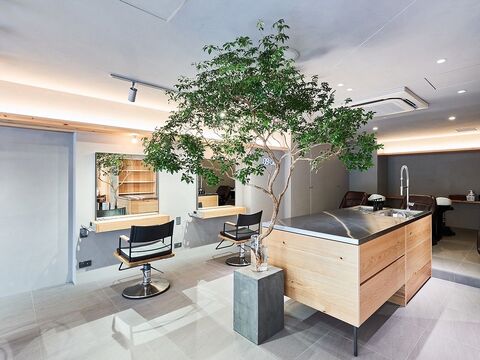 【千里中央】≪月給23万円スタート≫≪完全週休2日制≫≪18時台に退勤可能≫≪社会保険完備≫≪売上の30％還元で高収入も可能！≫大型連休が多く家庭がある方や、地方出身の方にもうれしい！働きやすさを重視した環境抜群の良いお店「Bouquet Hair Designer’s（ブーケヘアデザイナーズ）」からスタイリスト（美容師）の求人☆★