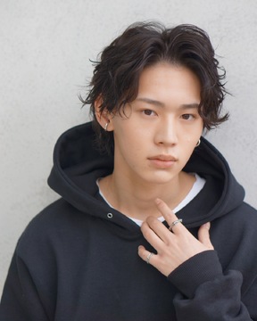 【新大久保】≪社会保険完備≫≪髪色ネイル自由≫未経験の方の研修体制もばっちり◎堅苦しいルールなども無くのびのび働けるサロンですよ！SNSの個人集客なども学んでいける！メンズアイブロウ専門サロン！「XXXX Tokyo（フォーエックストーキョー）」からアイブロウリストの求人☆★☆