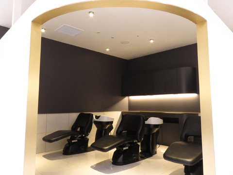 【JR神戸】≪月給21万スタート≫≪社会保険完備≫≪完全週休2日制※土日もOK≫≪完全営業時間内レッスン≫福利厚生も充実！最短でデビューを目指せる環境が人気！！「CIEL ハーバーランド umie店（シエルハーバーランドウミエテン）」からアシスタント（美容師）の求人★☆