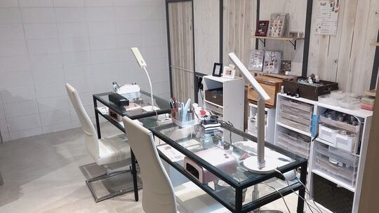 【豊中駅】≪経験者歓迎≫≪髪色ネイル自由≫≪研修中もお給料発生≫≪スタッフさん関係良好≫土日祝休みの取得もOK！休日数は選択できるためプライベート重視・給与重視のどちらも働きやすい環境です！トータルビューティーサロン「Leia 豊中店（レイア トヨナカ）」からネイリスト（ネイルの求人☆☆