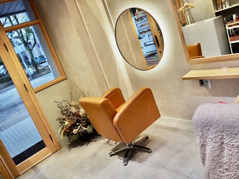 【千代県庁口駅】≪月に2回日曜日のお休み・社会保険完備・20時迄に退勤可能・有給休暇あり≫働くママさんやブランクのある方も大歓迎！！小規模ならではの働きやすさとアットホームさが魅力のヘアサロン「A.s.h.a hair（アシャヘアー）」からアシスタント（美容師）の求人☆★