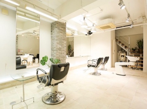 【豊中駅】≪20時までに退勤可能≫≪プライベートも充実≫地域密着型のトータルビューティーサロン！アットホームなサロンで探している方におすすめ！「Grandir（グランディール）」からアシスタント（美容師）の求人★☆★