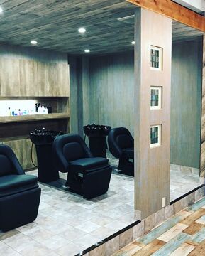 【近鉄八尾駅】≪入社祝い金10万円！≫≪月35万円以上の高収入が可能≫≪指名50％還元／フリー40％還元≫頑張り次第でスタッフ一人あたり月200名以上のお客様を担当可能！デザインカラーが得意なサロン！お仕事もプライベートも充実します！hair’s RooM（へアーズルーム）からスタイリスト（美容師）の求人☆★