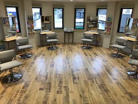 【新柏】◆日曜定休・予約が無ければ17時半退勤◆ママさん美容師大歓迎！女性が活躍しやすい環境にこだわったサロンです！ライフスタイルに合わせて働ける「TRIBECA 新柏店（トライベッカシンカシワテン）」からスタイリスト（美容師）の求人★☆