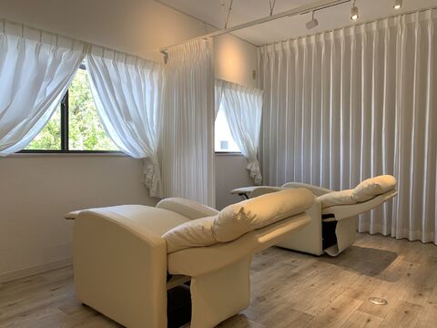 【交野市駅】≪経験者のみの募集≫≪18時は必ず終わります≫≪月7,8日休み≫≪実働8時間≫≪日曜休み有≫メニューや商材など一緒にこれから決めていける環境◎18時までに終わるメニュー！「Hair Make TWINS -Eyelash-（ヘアメイクツインズアイラッシュ）」からアイリスト（アイデザイナー・まつげエクステ）の求人☆★