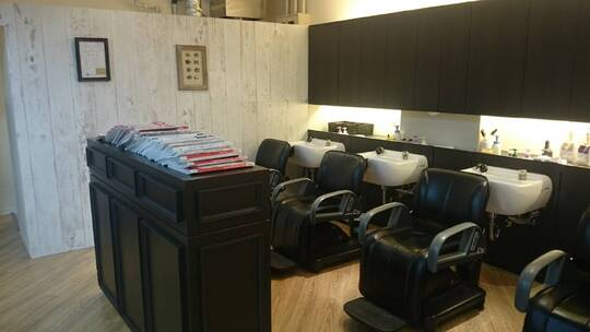 【日根野】≪社会保険完備≫≪20時退勤≫≪営業中レッスン&2年スタイリストデビュー≫イオンモール内の地域密着型サロン！幅広い年代のお客様に人気です！「BEGIN イオン日根野店（ビギンイオンヒネノテン）」からアシスタント（美容師）の求人☆★