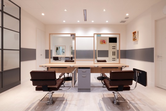 【鷺ノ宮】≪土日休みOK≫≪社会保険完備≫≪20時までの退勤可能≫お客様に寄り添うカウンセリングが好評のサロン！自身に合わせた働き方でプライベートとの両立がしやすいのもオススメポイント!「BASSA 鷺ノ宮店（バサ サギノミヤテン）」からレセプション（受付）の求人★☆