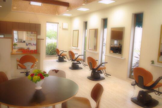 【磐田駅】◆着付けやメイクも学べる・まつ毛パーマも学べる・月8,9日休み・社会保険完備◆離職率の低さが働きやすさの証！幅広いジャンルで活躍できる美容師を目指せます！「elegance MORE（エレガンスモア）」からアシスタント（美容師）の求人☆★