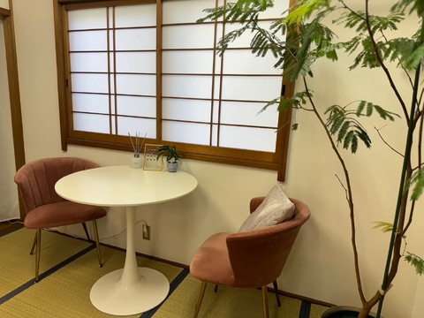 【丸太町】≪産休育休取得実績あり≫≪パートの方は16時迄の勤務OK≫≪正社員の方は土日祝休み月2回OK≫≪完全個室≫≪施術の掛け持ちなし≫落ち着いた雰囲気のトータルビューティーサロン「emirai （エミライ）」からアイリスト（まつげエクステ・まつげパーマ・アイブロウ）の求人★★