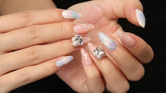 【西梅田】《ネイリスト未経験OK☆3級から☆社保完備☆シフト制☆》お客様のライフスタイルにあわせたデザインを提供するSOU（ソウ）!!長く活躍してほしいから、福利厚生も整えています♪ネイリスト（ネイル）の求人☆★☆