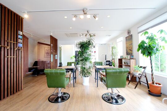 【岩出西野】≪月1回土日休みもOK≫プライベートも大切にしながら活躍できます！オーナーさんから直接技術が学べる少人数制サロン「ACRI organic hair salon（アクリオーガニックヘアサロン）」からアシスタント（美容師）の求人☆★☆