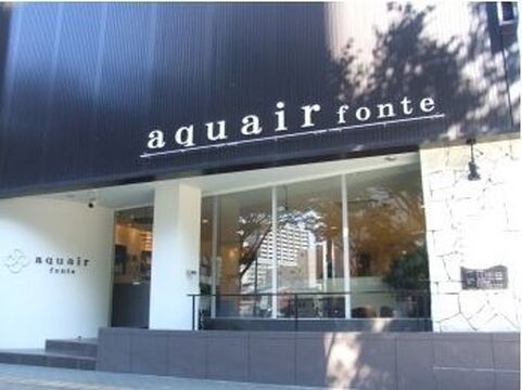 【堺東】 社会保険完備 ≪5連休が年3回あり≫お客様の毎日のキレイをお手伝いし、フレンドリーな接客が人気のヘアサロン☆スタイリッシュな店内には水と空気にこだわった落ち着く空間が広がります☆aquair fonte（アクエアーフォンテ）からアシスタント（美容師）の求人☆★☆