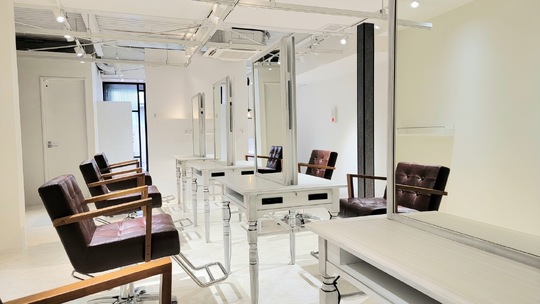 【阪急高槻市駅】≪完全自由出勤≫≪ママさん美容師も歓迎≫≪確定申告サポートあり≫≪20時までに退勤可能≫≪マンツーマン＆カットカラー2時間枠≫ママさん美容師の割合も多く安心して働けます！「le.pidorge（ルピドルジュ）」からスタイリスト（美容師）の求人☆☆