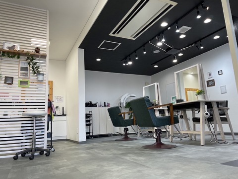 【JR守山】≪時短勤務可能≫≪ブランクありOK≫≪19時までに退勤可能≫≪土日休みの相談OK≫少人数制のプライベートサロンでお客様に合わせた丁寧な施術が人気！ライフスタイルに合わせた働き方でプライベートとの両立も実現可能！「Rivoro（リボロ）」からスタイリスト（美容師）の求人☆★☆