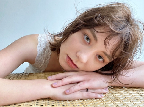 【立川駅】◆月最大25万円の最低保障給あり・社会保険完備◆正社員と業務委託の選択制！圧倒的な新規数と豊富な薬剤によるバラエティ豊かなカラーが人気！トレンドをしっかり押さえたお店です「TERACE 立川北口店（テラスタチカワキタグチテン）」からスタイリスト（美容師）の求人☆★