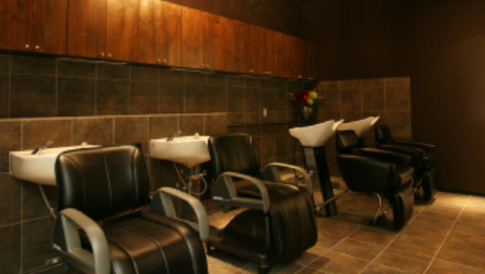 【南千住】◇◆日曜休みあり・月8日休み・産休育休制度あり・社会保険完備◆◇月給25.5万円スタートと好待遇！！サロンワーク以外の活動も盛んで、美容師としての職業を全力で楽しめます♪Hair&Make TRUTH 南千住店（ヘアアンドメイクトゥルースミナミセンジュテン）からスタイリスト（美容師）の求人★☆