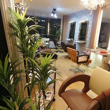 【大阪メトロ守口駅】実践的に入客をして、早期スタイリストデビューを目指せます！デビュー後の入客チャンス多数！忙しく働きたい方にオススメ。「FROM hair（フロムヘアー）」からアシスタント（美容師）の求人★☆